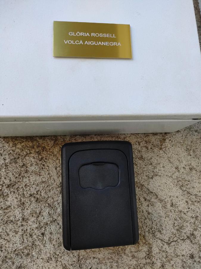 Apartament Volca Aiguanegra Sant Joan les Fonts Esterno foto